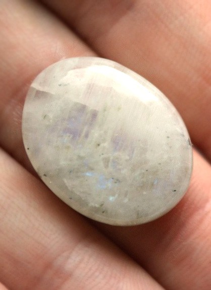 Кабошон из лунного камня №2