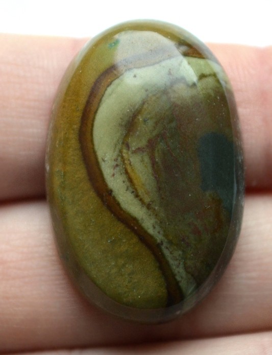 Кабошон из брекчиевой яшмы №22