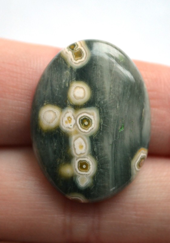 Кабошон из океанической яшмы №14