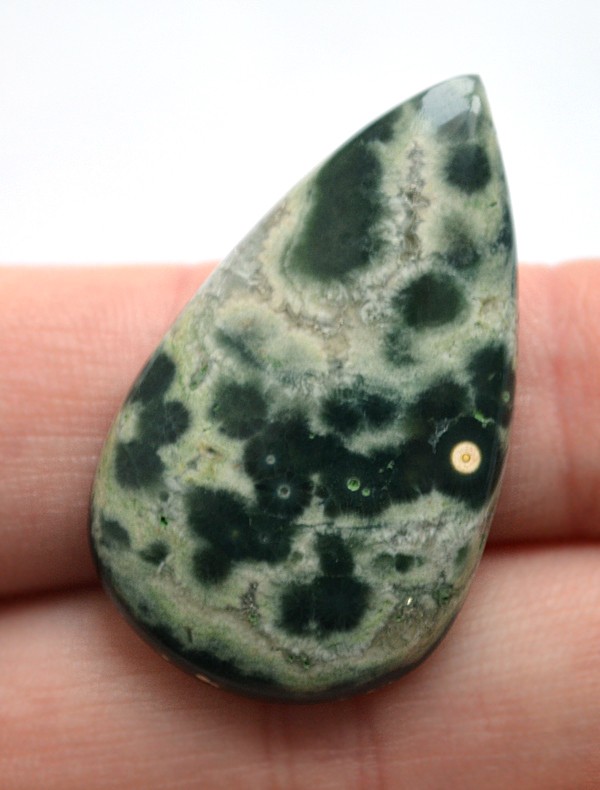 Кабошон из океанической яшмы №17