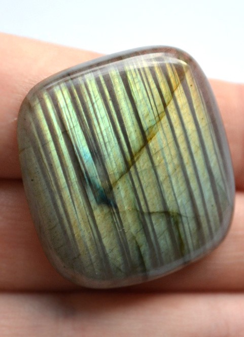 Кабошон из лабрадорита №52