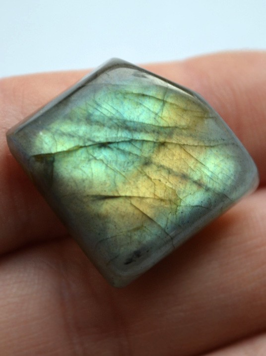 Кабошон из лабрадорита №39
