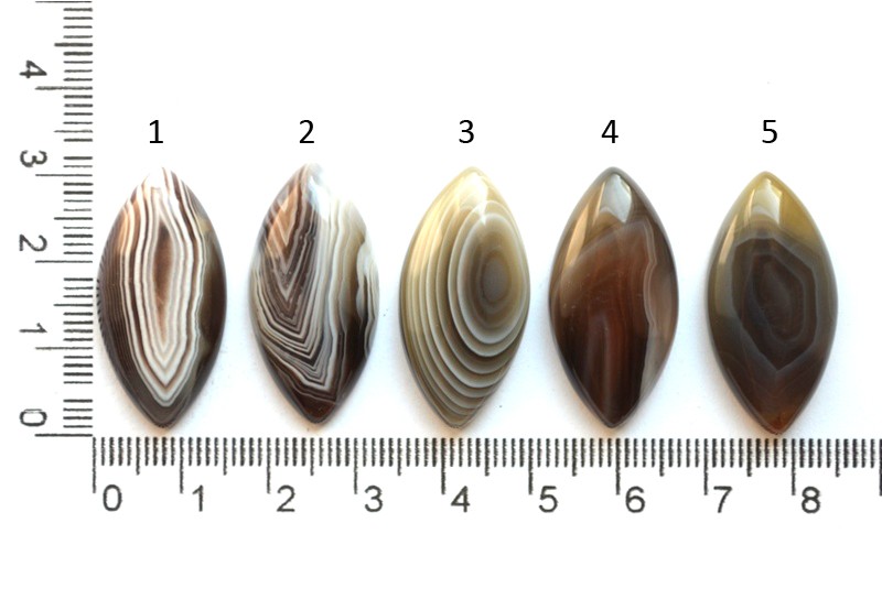 Кабошон из ботсванског агата