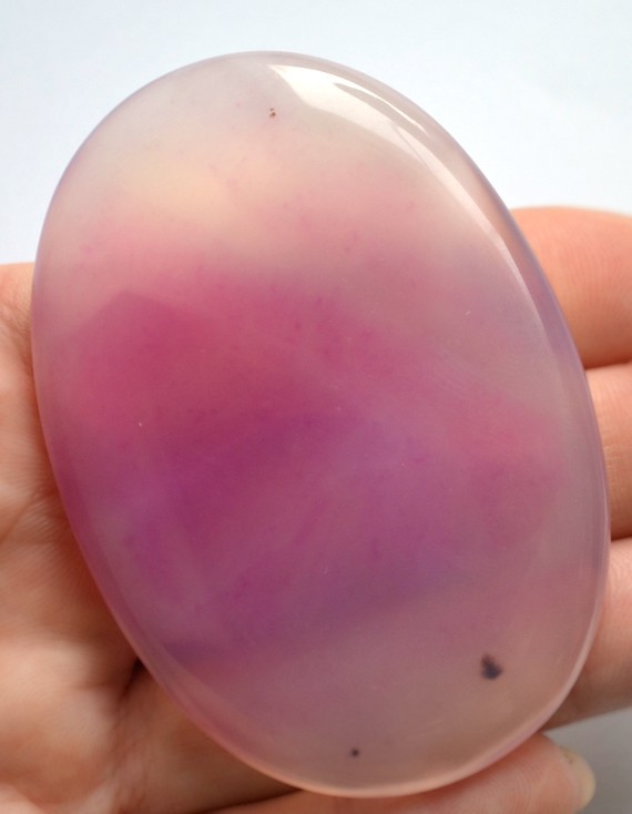 Кабошон из агата, 67x46х7 мм