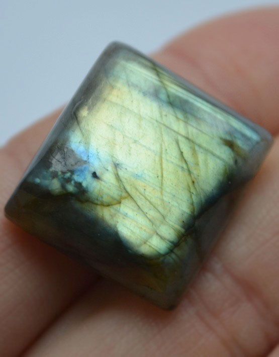 Кабошон из лабрадорита №24