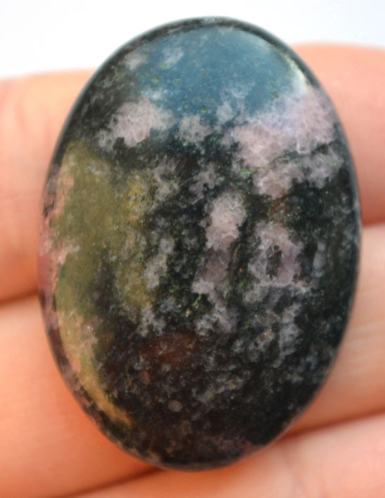 Кабошон из родонита №2