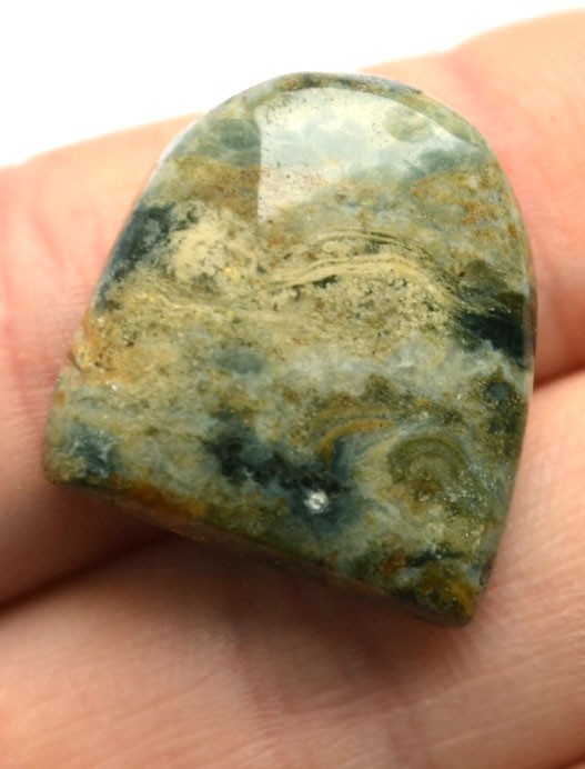 Кабошон из океанической яшмы №19