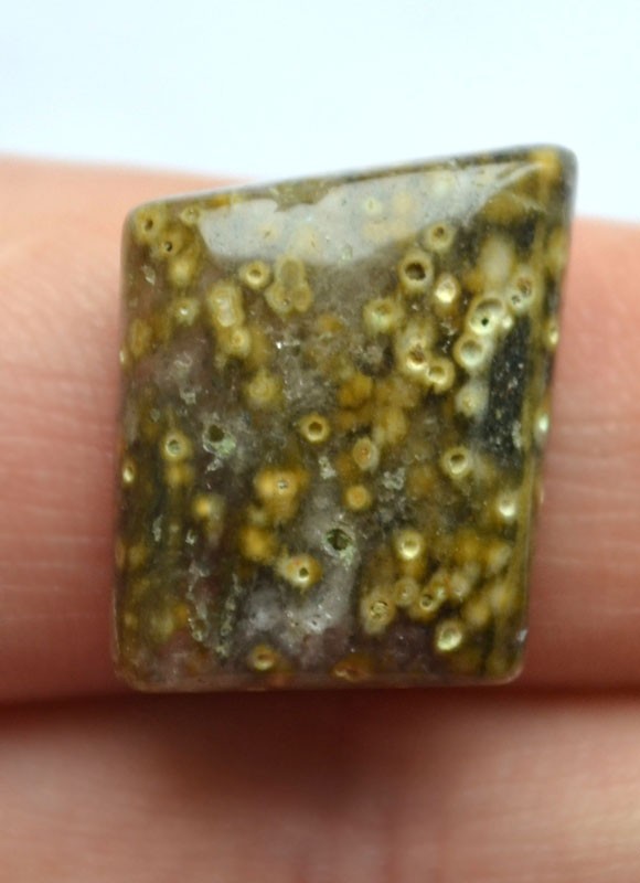 Кабошон из океанической яшмы №25