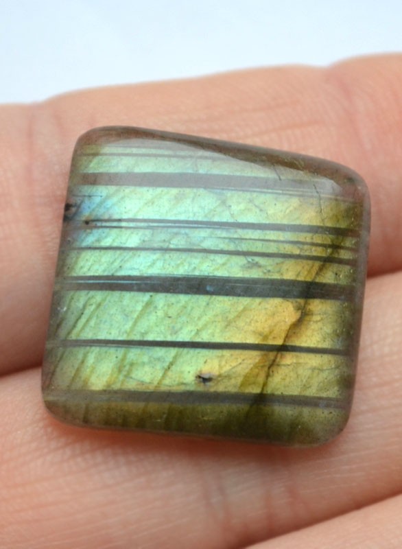 Кабошон из лабрадорита №31