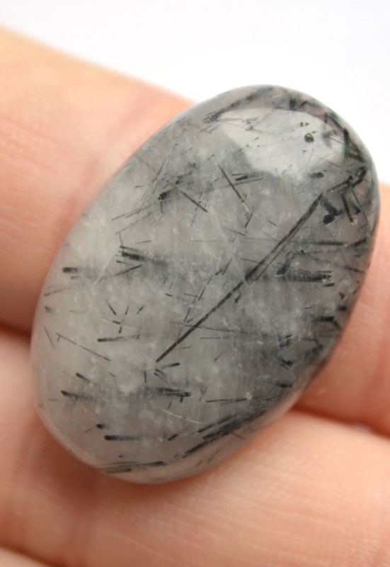 Кабошон из кварца с шерлом №9