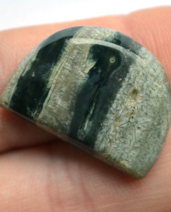 Кабошон из океанической яшмы №30