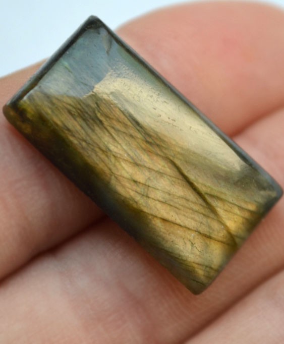 Кабошон из лабрадорита №63