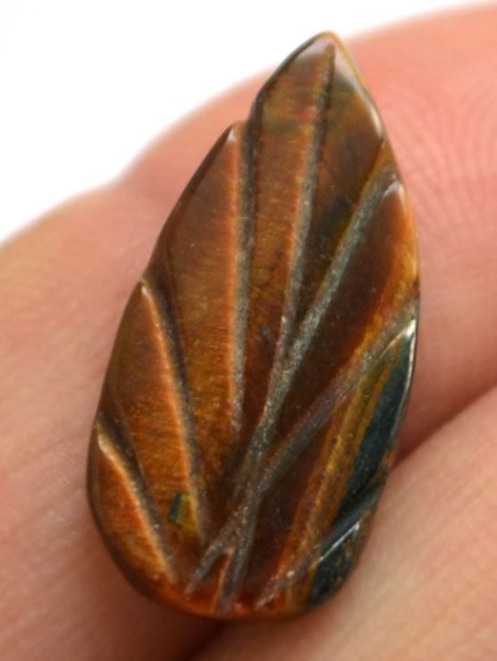 Кабошон из резного тигрового глаза №2