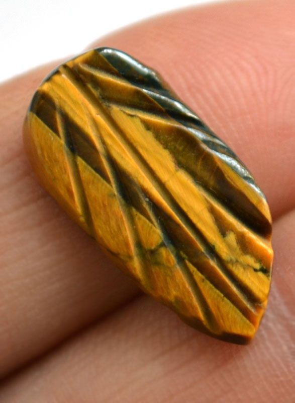 Кабошон из резного тигрового глаза №3