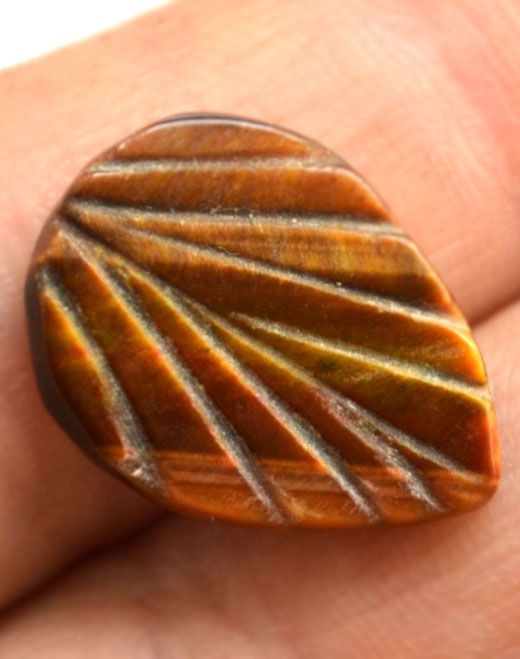 Кабошон из резного тигрового глаза №4