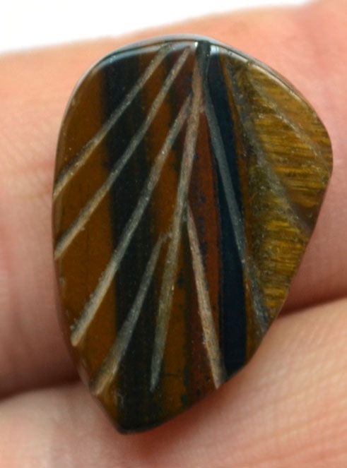 Кабошон из резного тигрового глаза №6