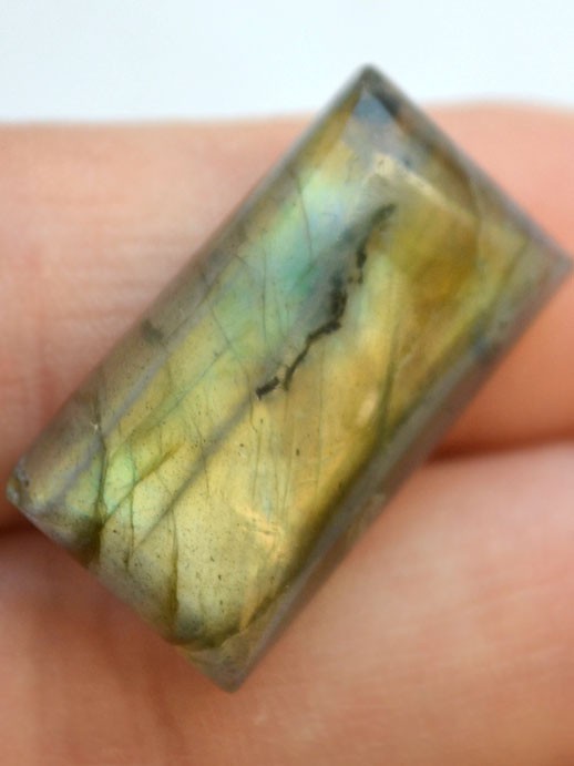 Кабошон из лабрадорита №22