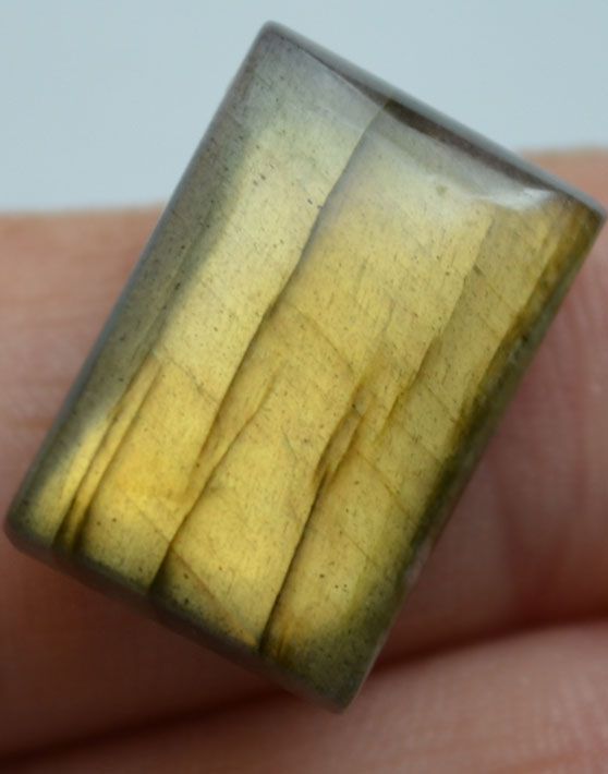 Кабошон из лабрадорита №77