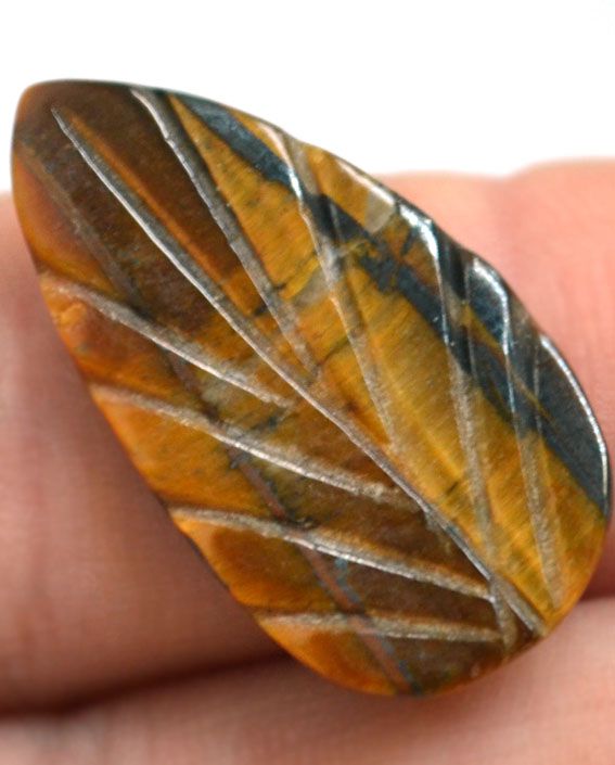 Кабошон из резного тигрового глаза №9