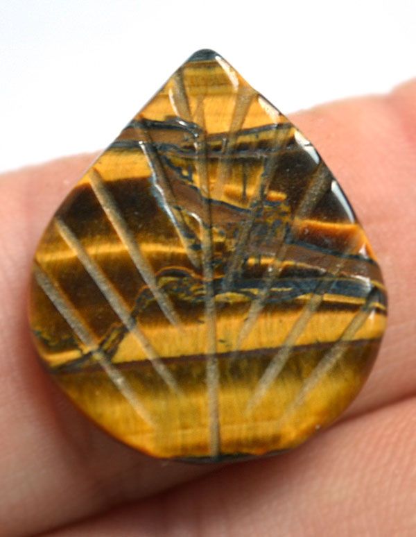 Кабошон из резного тигрового глаза №10