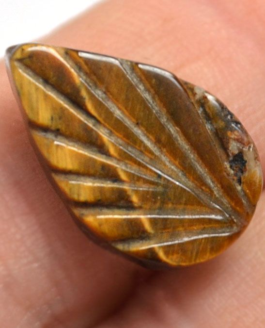 Кабошон из резного тигрового глаза №14