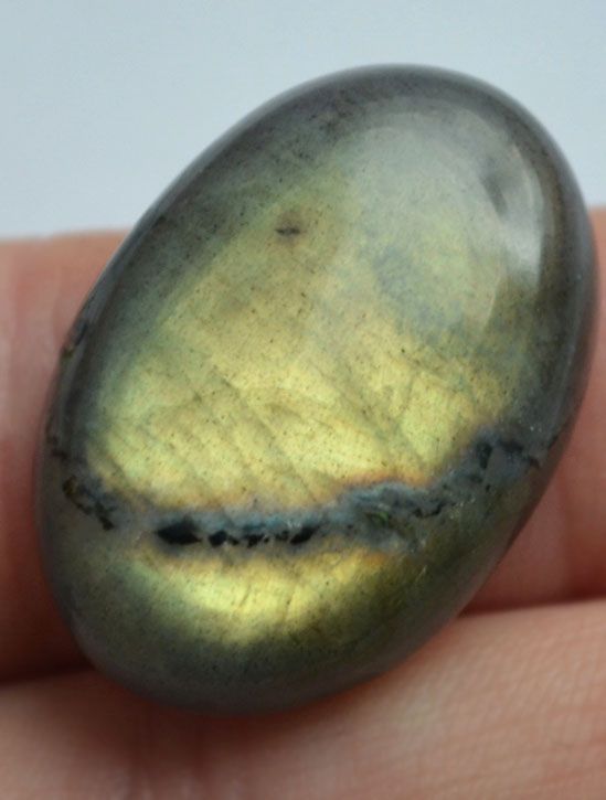 Кабошон из лабрадорита №100