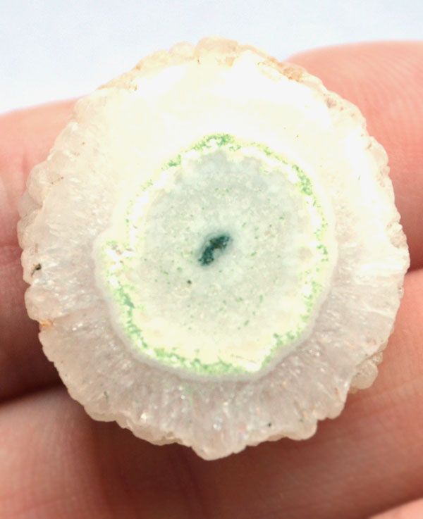 Кабошон из кварцевого псевдосталактита №1