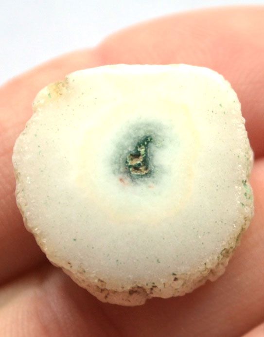 Кабошон из кварцевого псевдосталактита №2