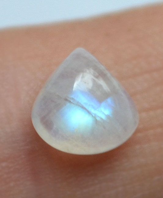 Кабошон из лунного камня №1К